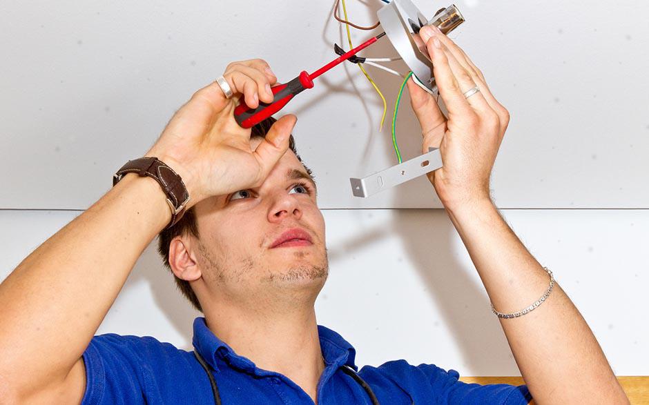 travail électricien Courbevoie